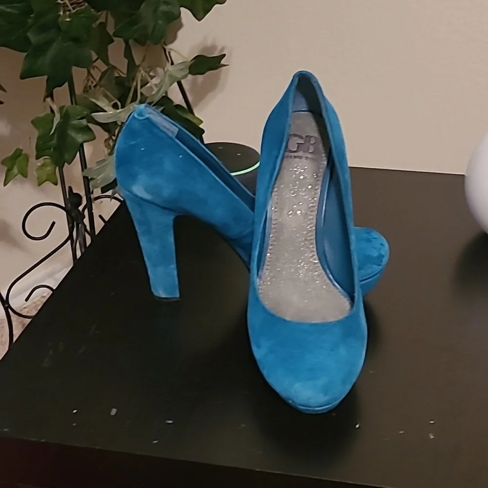 Heels - Picture 1 of 2